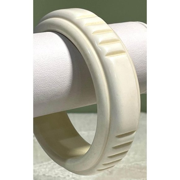 2 Carved LUCITE Textured Bangle Bracelet Women’s Jewelry - Picture 7 of 9
